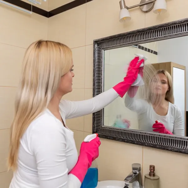 How to Defog Bathroom Mirror: Quickly & Effectively